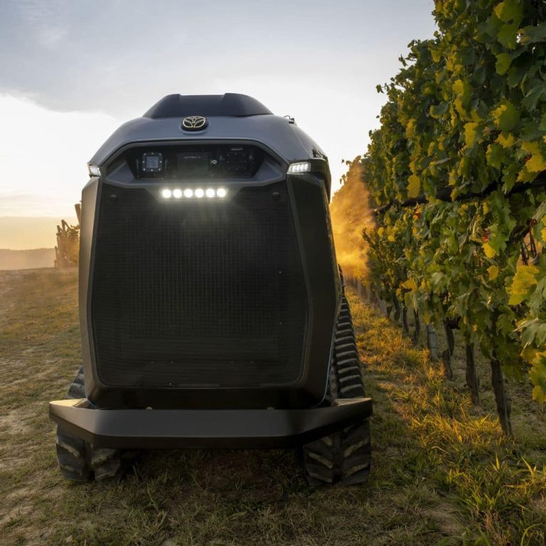 New Holland R4 autonomous robot