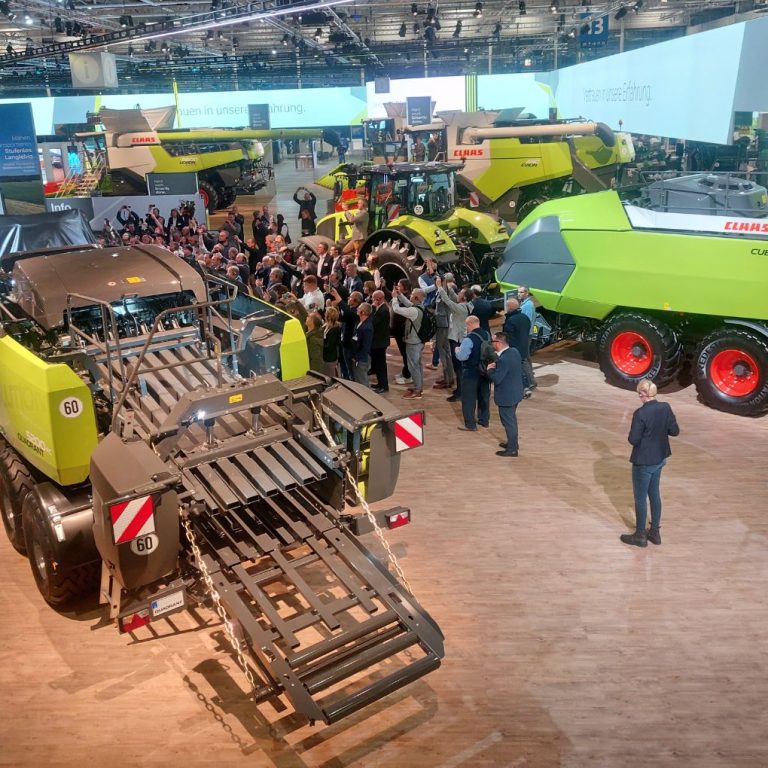 CLAAS Cubix large square baler