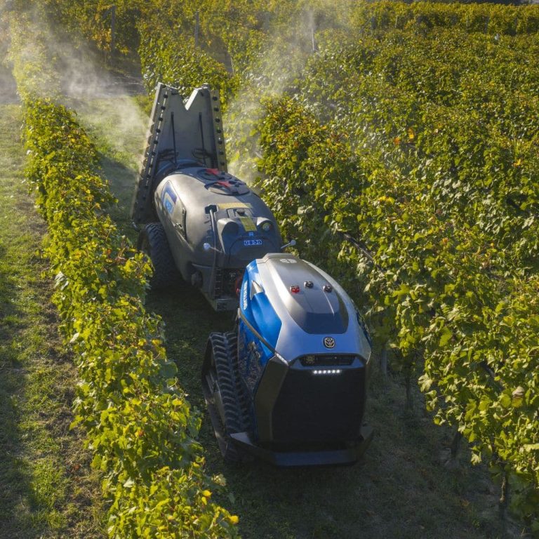 New Holland R4 autonomous robot