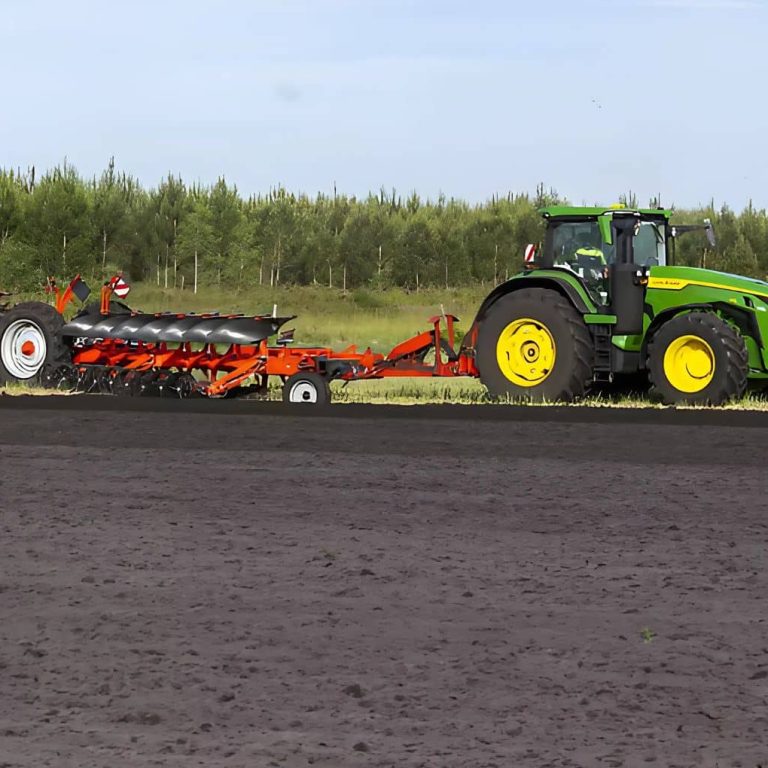 Kuhn semi-mounted Multi-Challenger XT plough