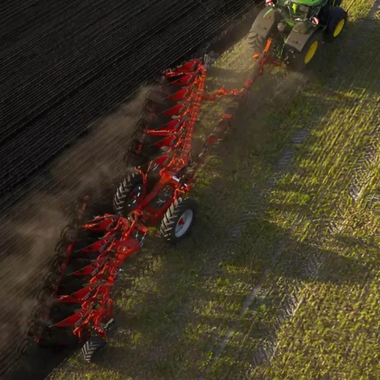 Kuhn semi-mounted Multi-Challenger XT plough