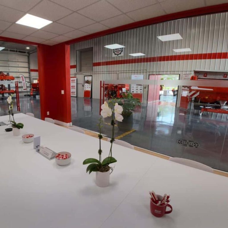 Maschio Gaspardo Full Line store, Elburn IL USA