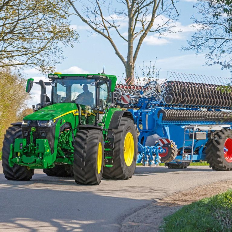 John Deere 8R