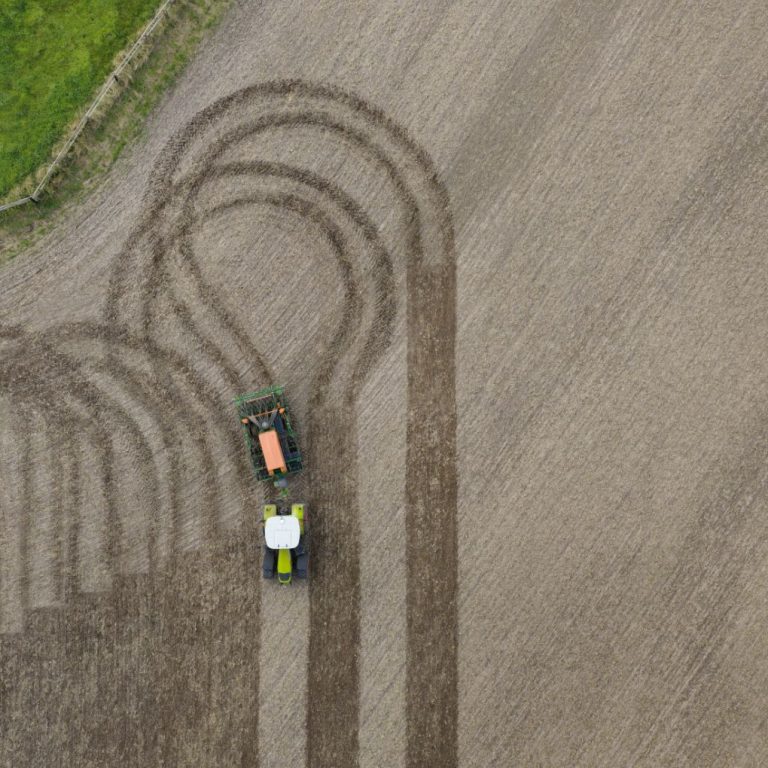 Claas Arion 6 Cmatic