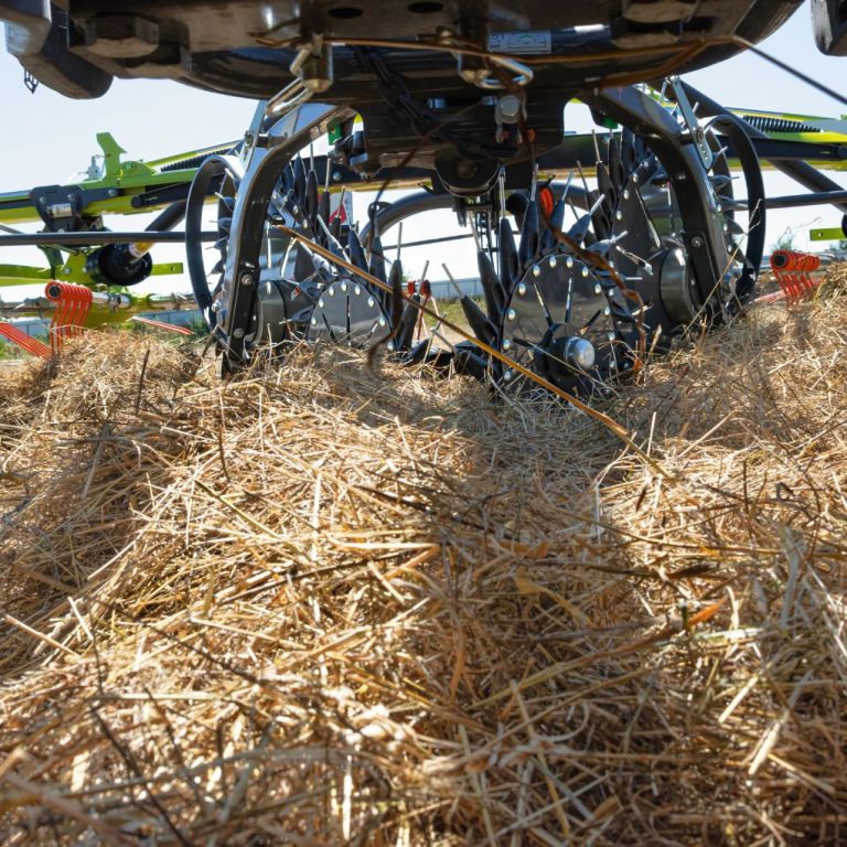Claas swath turner