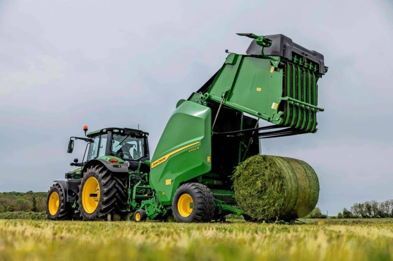 John Deere V4 62M baler