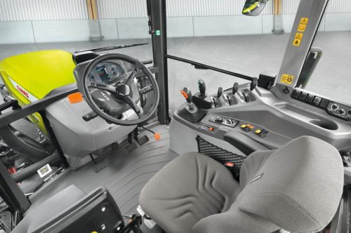 The cab is characterised by a generous amount of space, large glass areas and optimised all-round visibility.